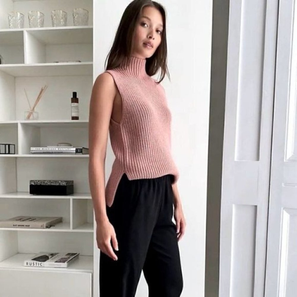 Aritzia Wilfred Durandal Baby Pink 100% Merino Wool Sleeveless Sweater Vest Sz S